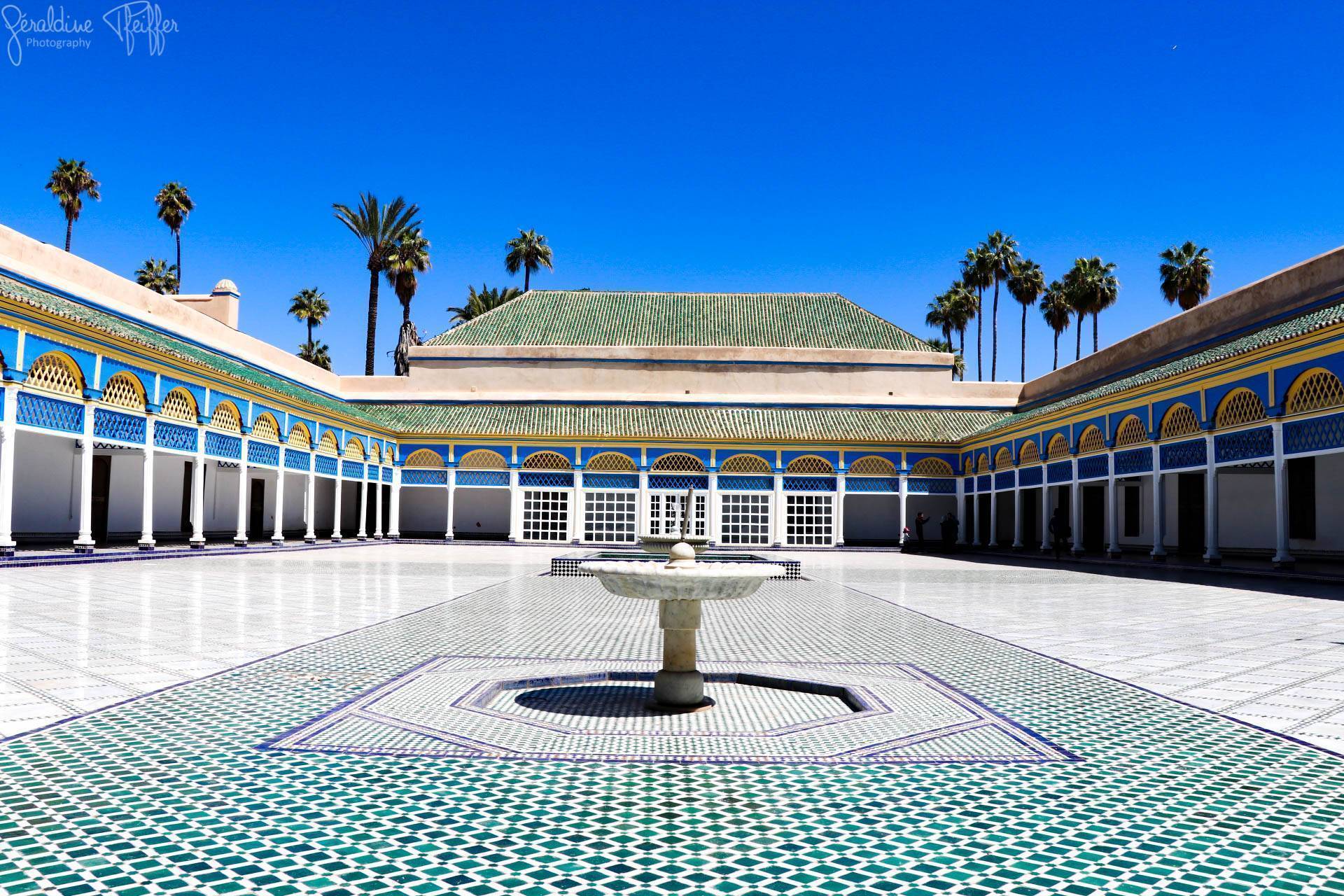 https://www.marrakech-xperience.com/wp-content/uploads/2022/05/le-palais-bahia-et-sa-place-principale.jpg